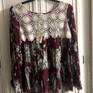 Used. Good condition woman top